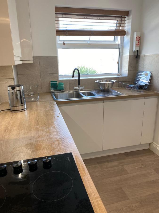 Bournemouth Beachfront Retreat 3 Bedroom 3 Bathroom Seaside B&B With Free Parking Zewnętrze zdjęcie