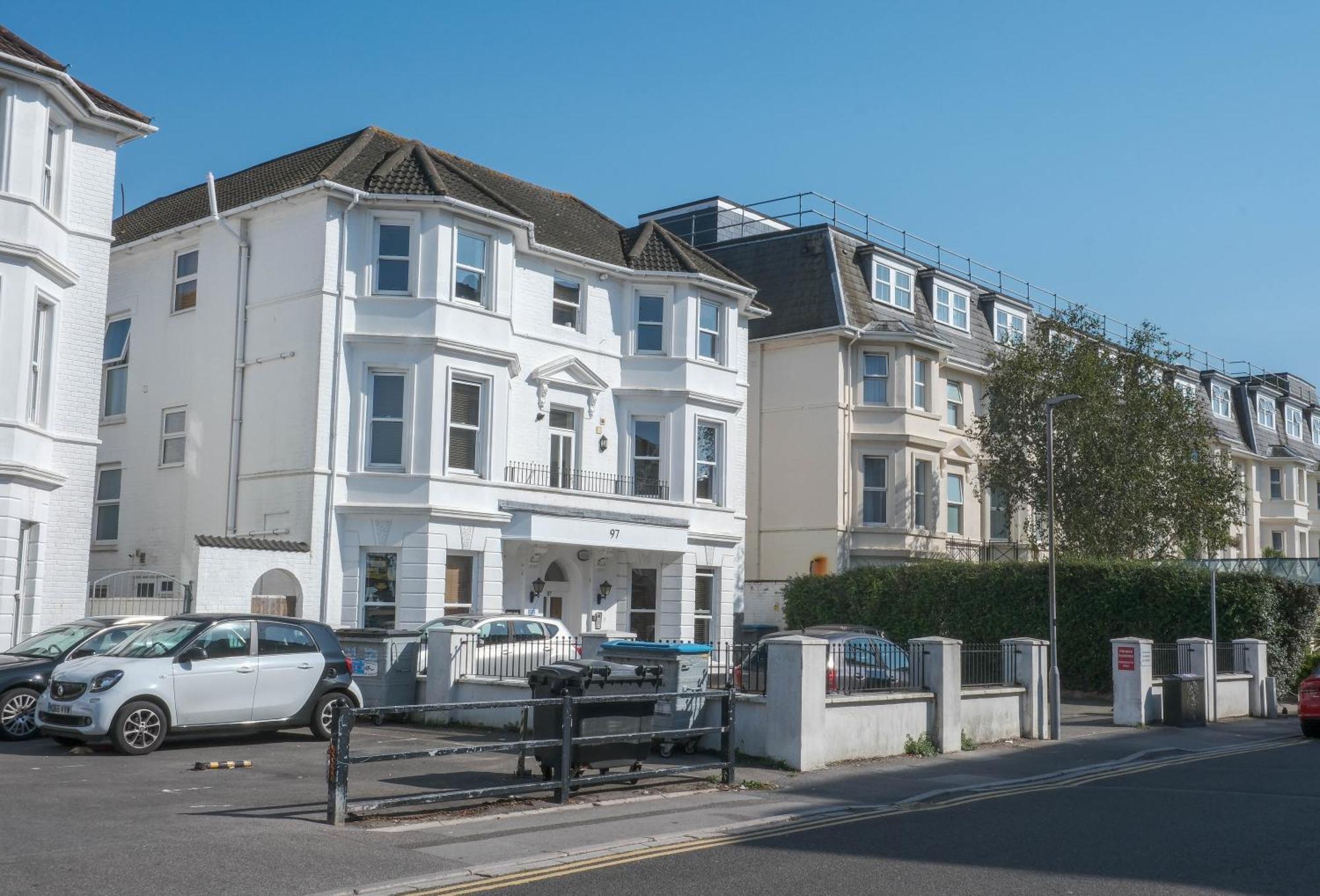 Bournemouth Beachfront Retreat 3 Bedroom 3 Bathroom Seaside B&B With Free Parking Zewnętrze zdjęcie