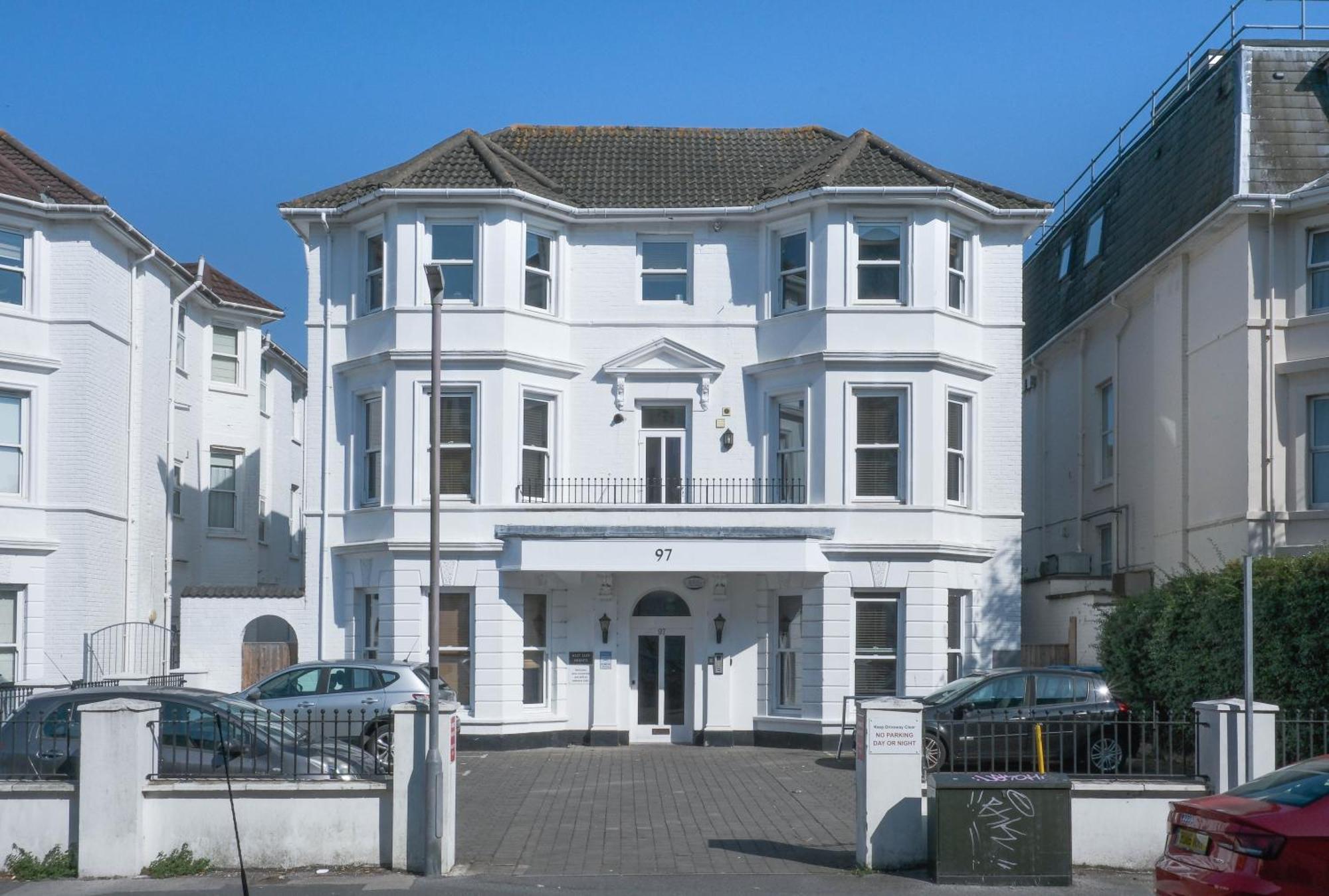 Bournemouth Beachfront Retreat 3 Bedroom 3 Bathroom Seaside B&B With Free Parking Zewnętrze zdjęcie
