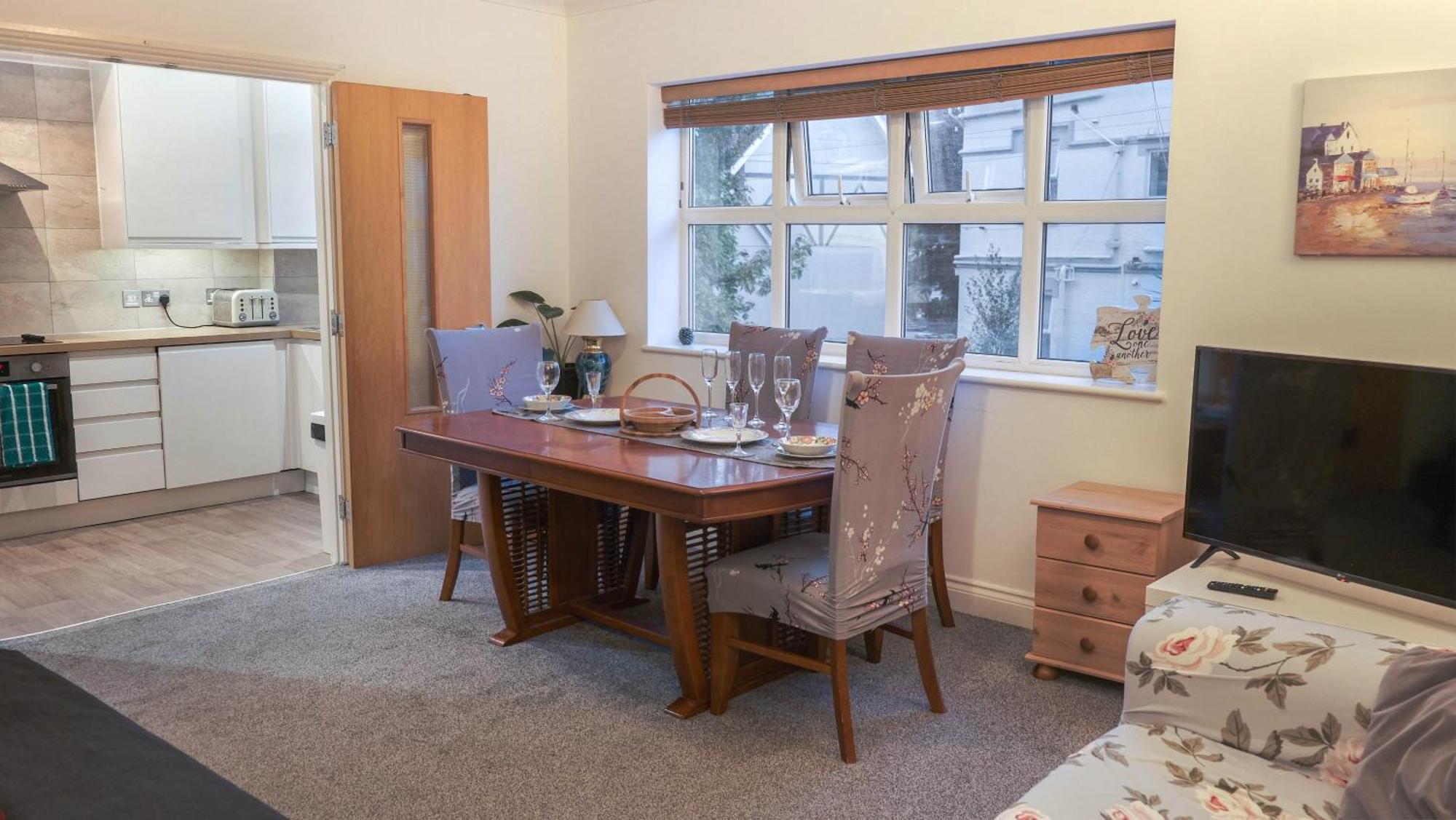 Bournemouth Beachfront Retreat 3 Bedroom 3 Bathroom Seaside B&B With Free Parking Zewnętrze zdjęcie