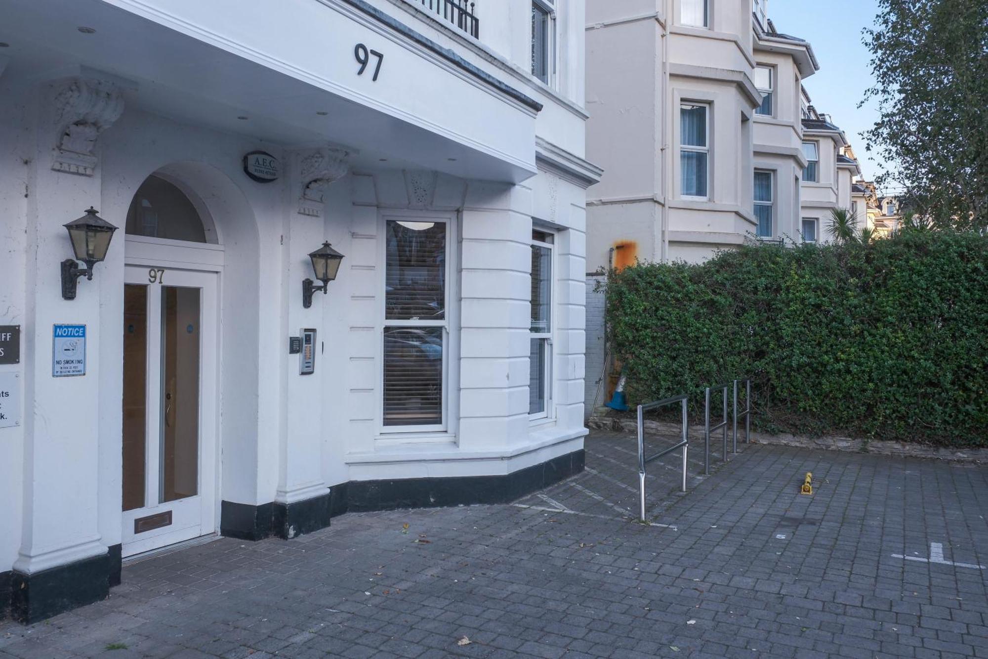 Bournemouth Beachfront Retreat 3 Bedroom 3 Bathroom Seaside B&B With Free Parking Zewnętrze zdjęcie