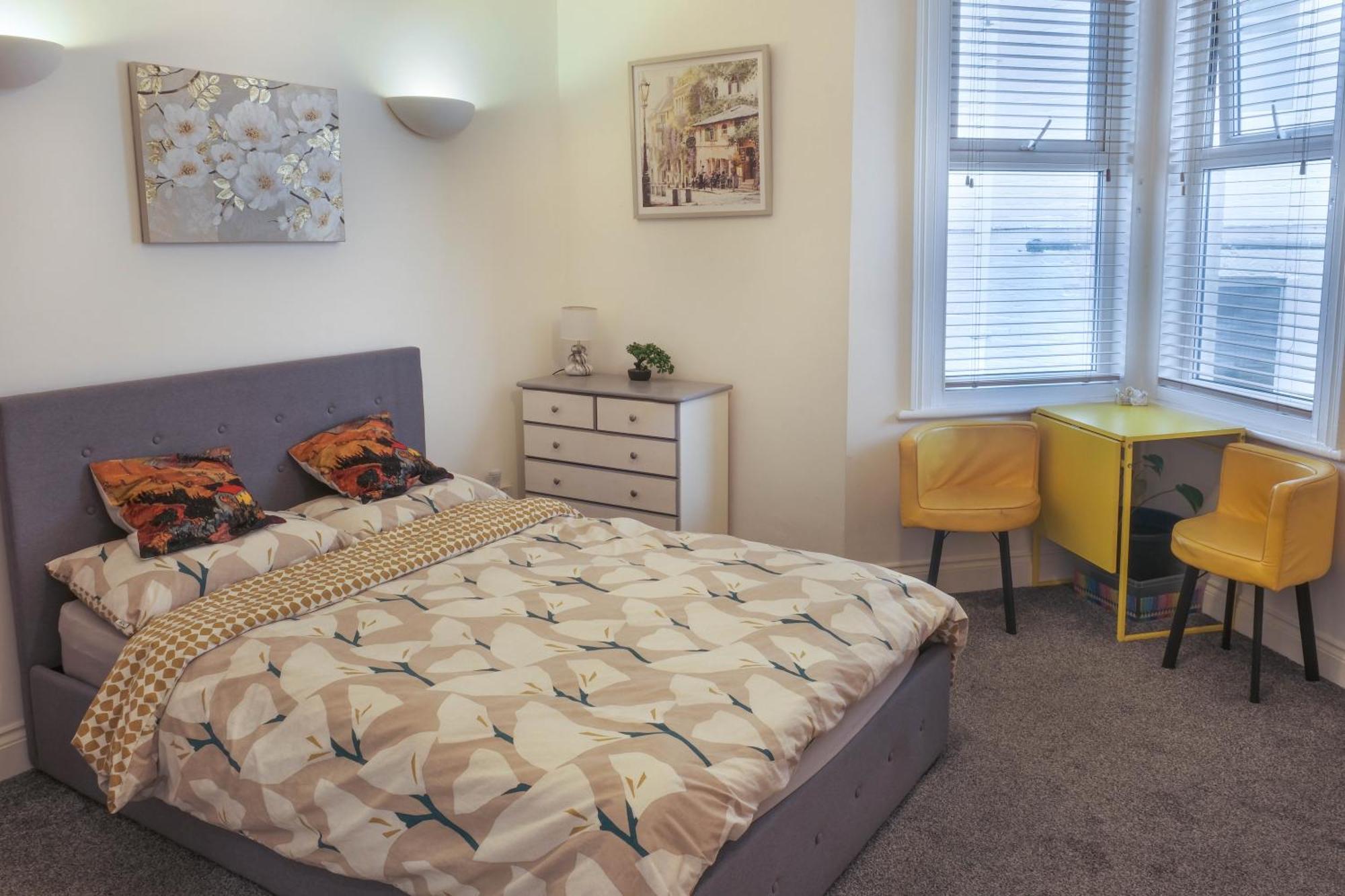 Bournemouth Beachfront Retreat 3 Bedroom 3 Bathroom Seaside B&B With Free Parking Zewnętrze zdjęcie